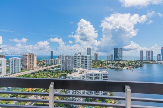 Foto del edificio - 3530 Mystic Pointe Dr