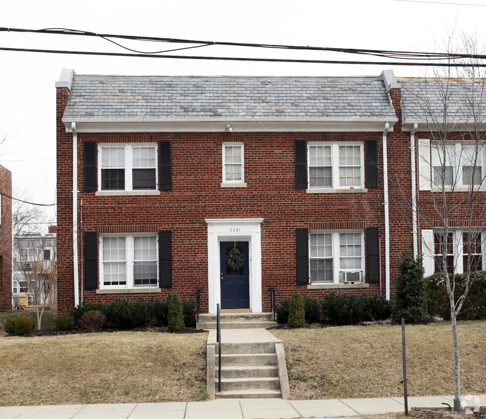 Foto principal - 2221 40th Pl NW