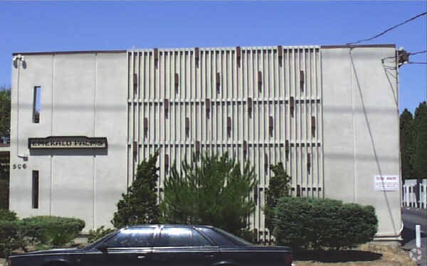 Building Photo - Emerald palms