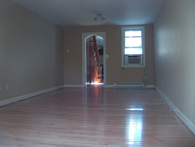 Building Photo - 515 S Madeira St