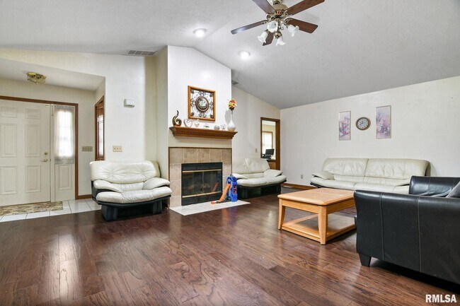 Building Photo - 2605 Montega Dr