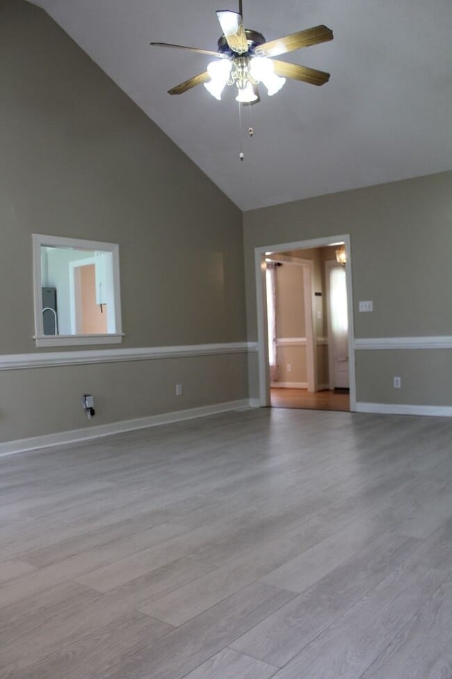 Building Photo - 420 Hunters Creek Dr