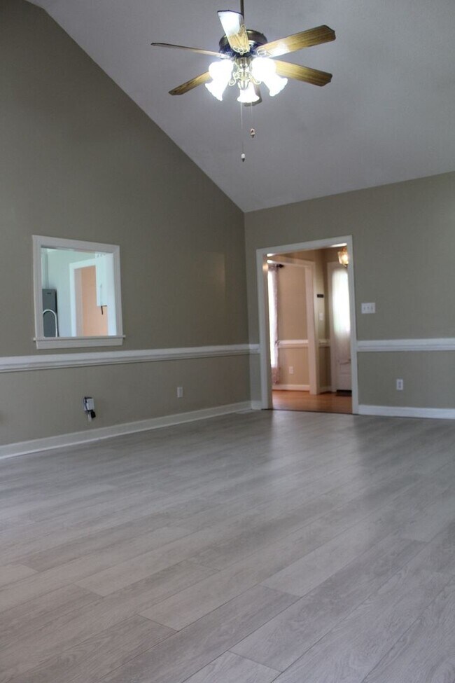 Foto del edificio - 420 Hunters Creek Dr