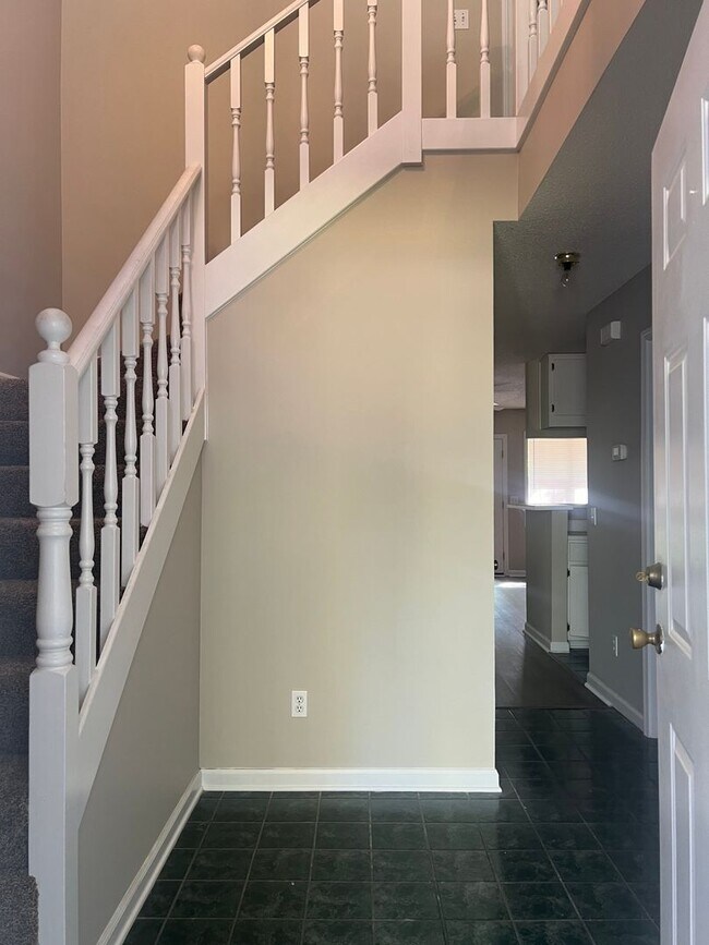 Building Photo - Available now-60 Woodfield Pl.