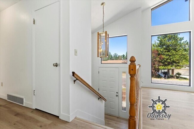 Building Photo - 2066 E 10095 S