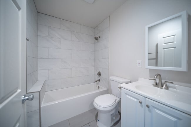 Building Photo - 118 E Shady Grove Dr