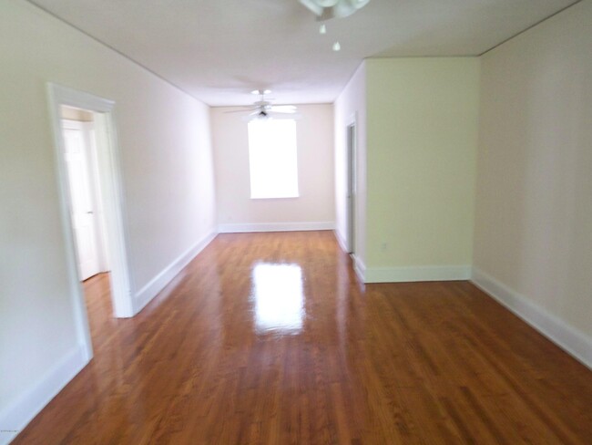 Foto del edificio - 703 E 5th St