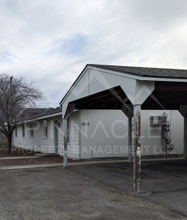 Building Photo - 2913 Castlevale Rd