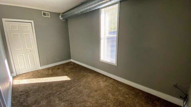 Foto del edificio - 818 Alpine Ave NW