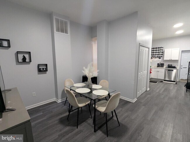 Foto del edificio - 816 N Monroe St