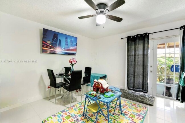Foto del edificio - 3 bedroom in Miami FL 33165