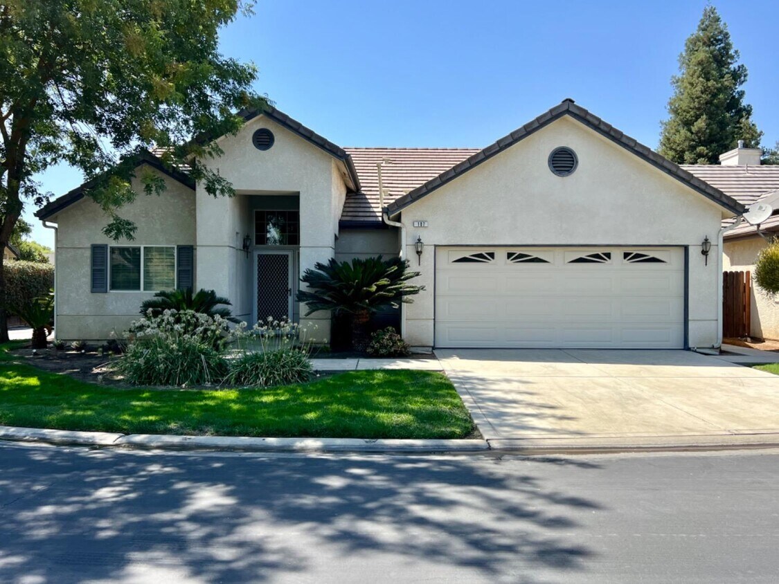 Primary Photo - 2300 Sierra St