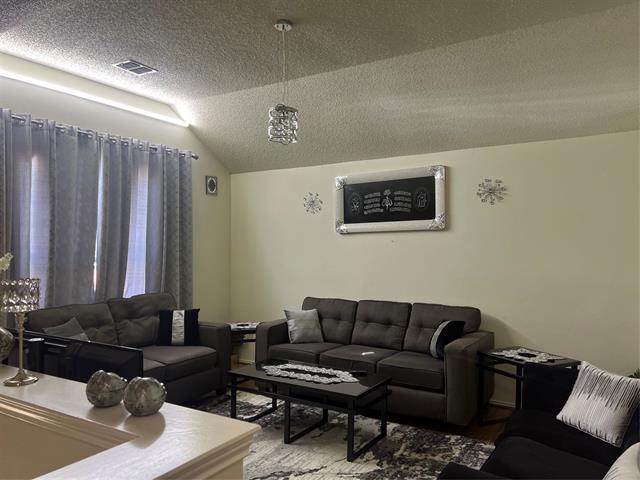 Foto del edificio - 1402 Westglen Dr
