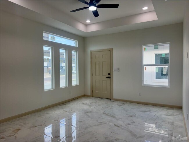 Foto del edificio - 1303 Rosewood Ln