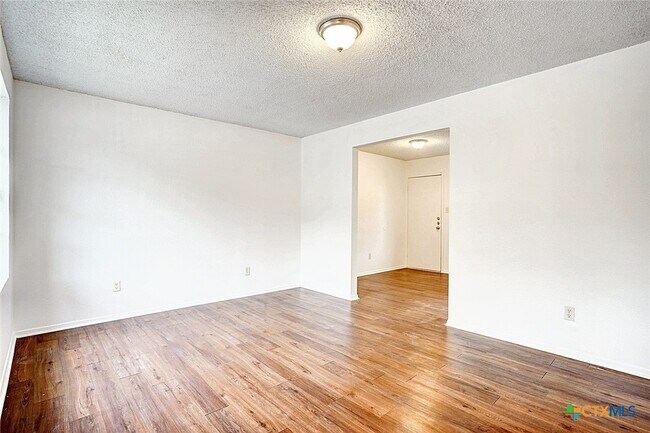 Building Photo - 728 Old Martindale Rd