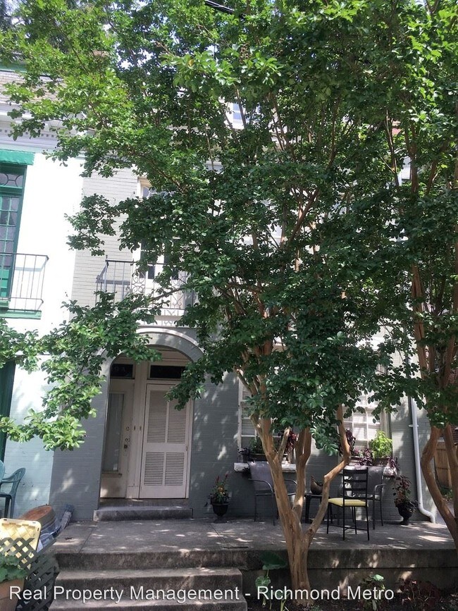Building Photo - 109 N Rowland St