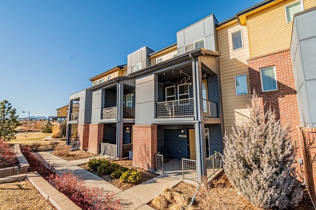 Modern 2BD, 2.5BA Broomfield Townhome with... - Modern 2BD, 2.5BA Broomfield Townhome with...