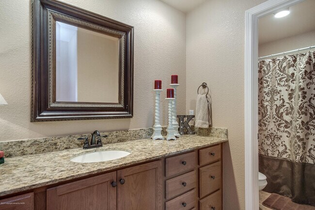 Foto del edificio - 4 bedroom in City View