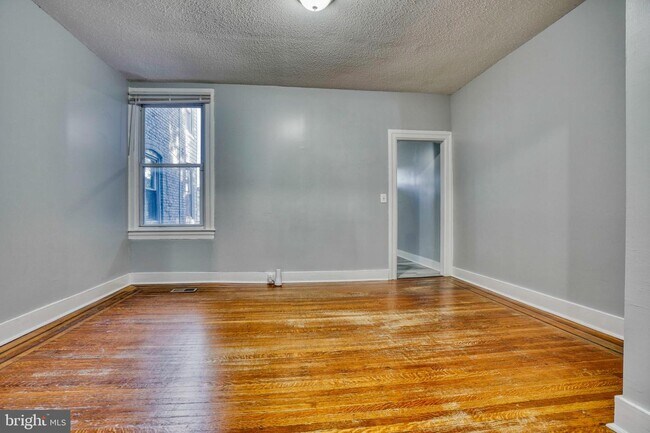 Foto del edificio - 2335 Edmondson Ave