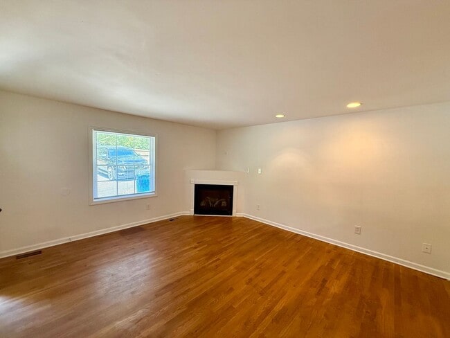 Foto del edificio - 218 Hickory Forest Rd