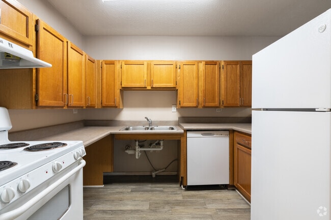 2BR, 1BA - 864SF - Kitchen - Campbell Creek