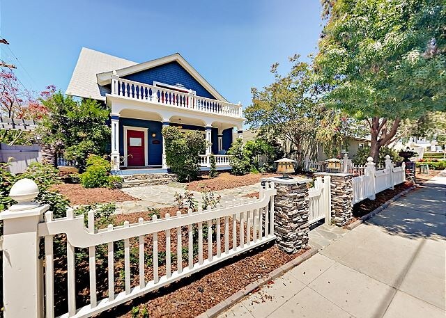 Building Photo - 216 W Robinson Ave