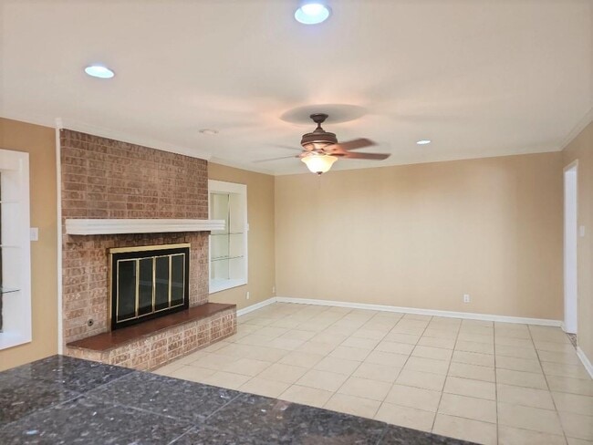 Foto del edificio - 807 Country Club Rd