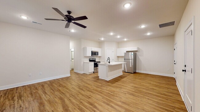 Building Photo - 1149 N Broadview St