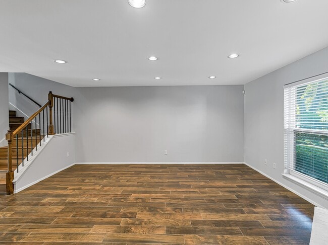 Building Photo - 2568 Bering Dr