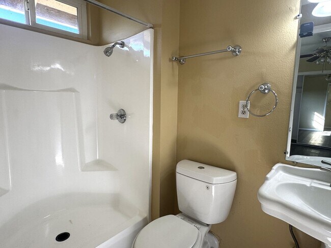 Building Photo - Single Story Family Home