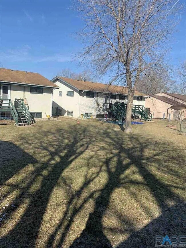 Building Photo - 1114 S Blaine Ave