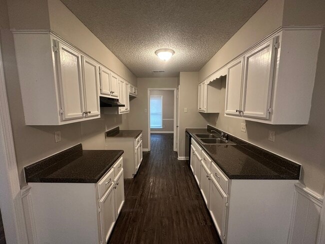 Building Photo - 6245 Skyview Cir