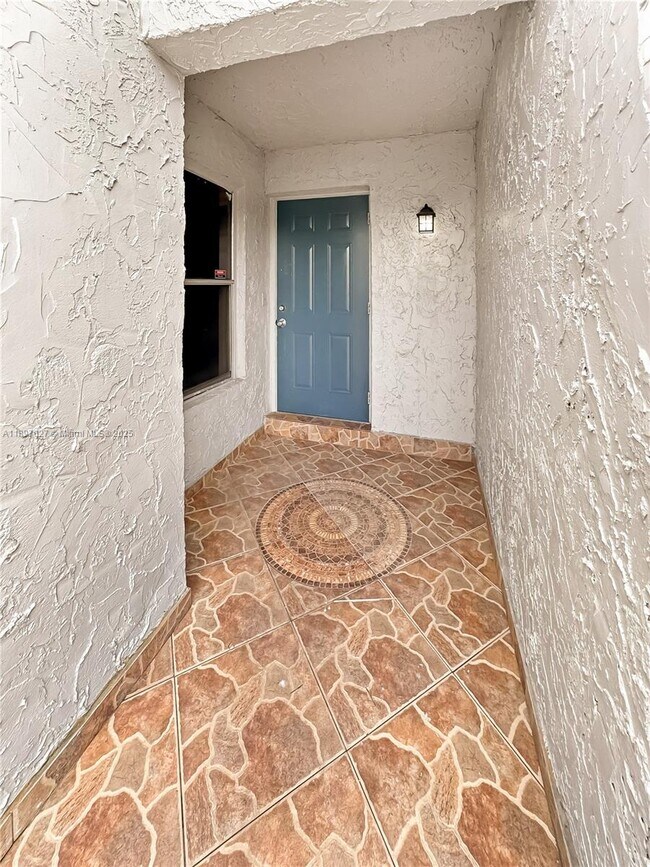 Foto del edificio - 5608 NW 19th St
