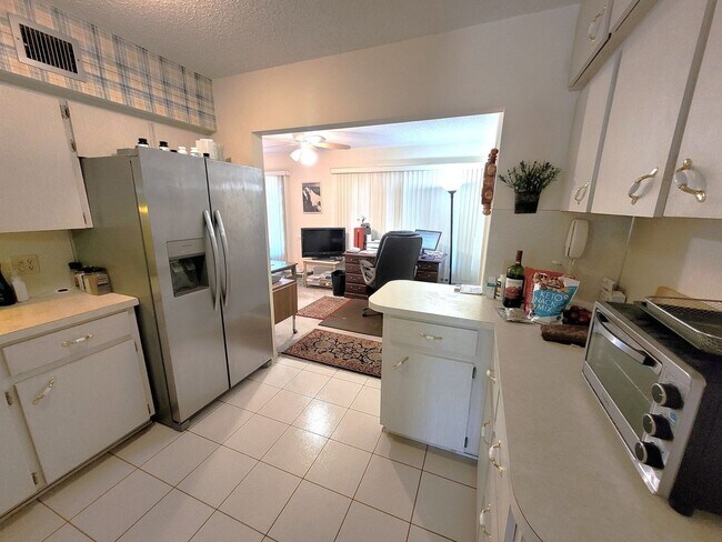 Building Photo - Charming 2BR Condo in Clearwater