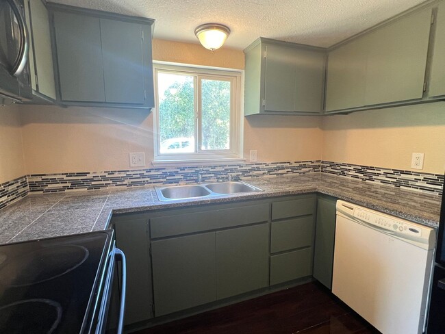 Foto del edificio - Two Bedroom One Bathroom Home in Lincoln