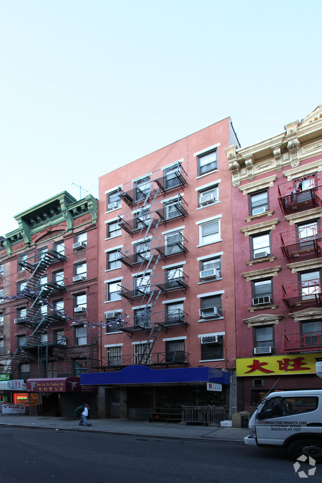 Building Photo - 65 Mott St