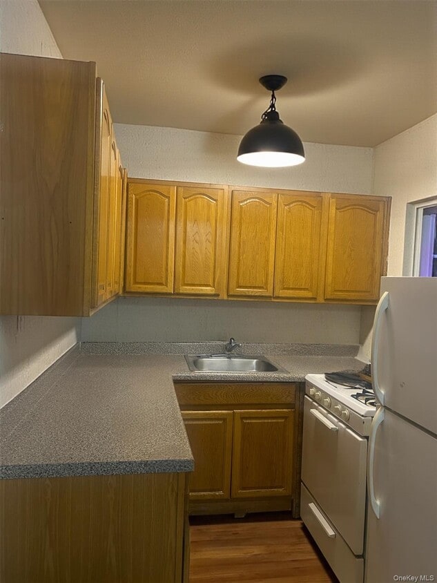 Foto del edificio - 590-600 Fulton Ave