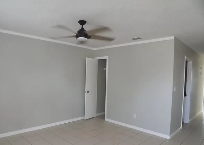Foto del edificio - 2712 Oak Hammock Dr