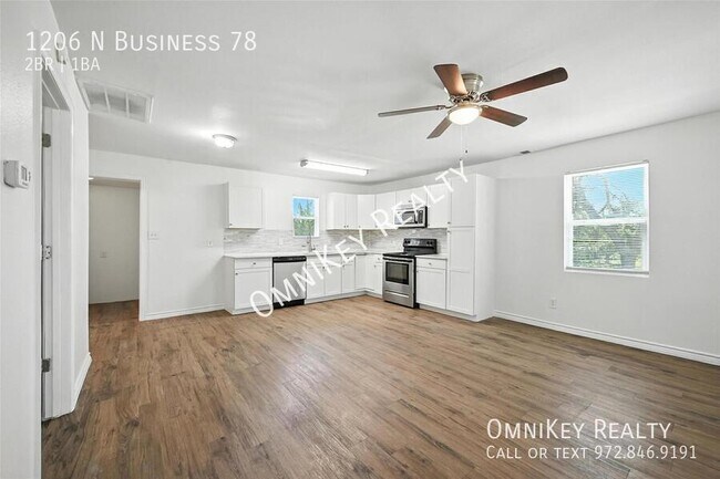 Foto del edificio - 1206 N Texas 78 Business