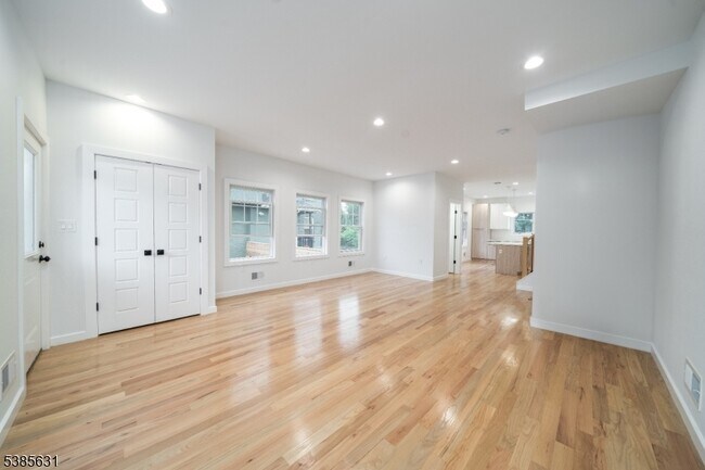 Foto del edificio - 105 N Fullerton Ave