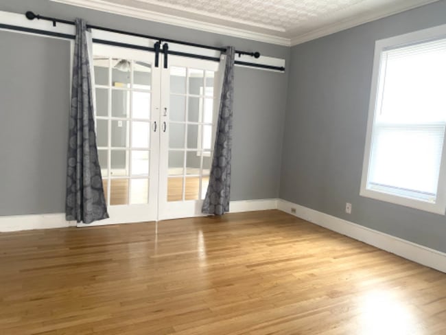 Photo - 212 Pine St (Attleboro, MA) Apartment