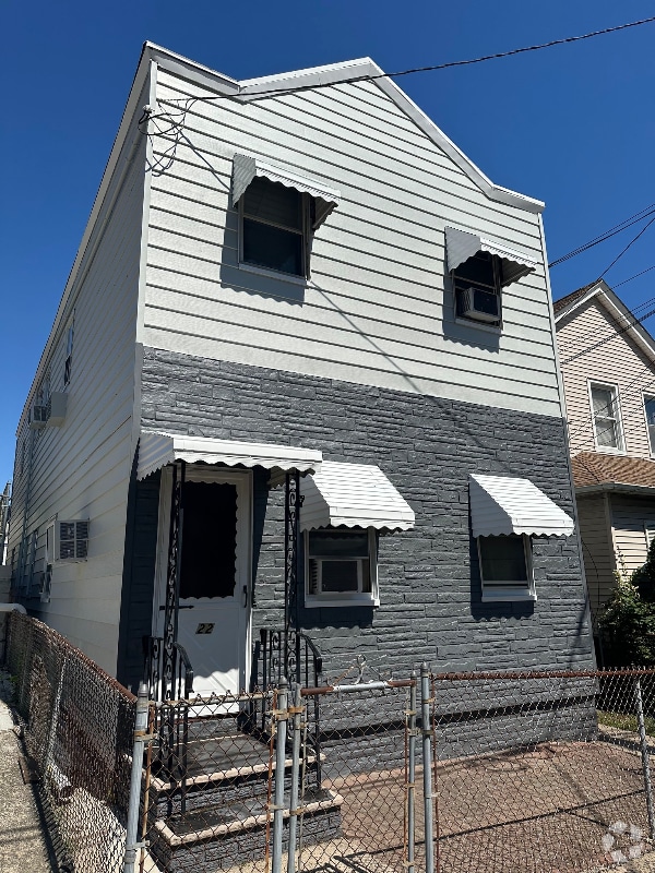 Building Photo - 22 Rutgers St