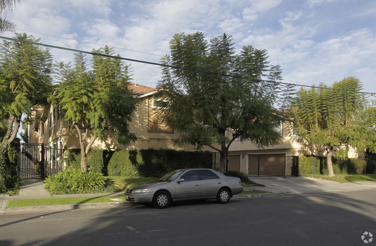 Foto del edificio - 5811-5831 Kingman Ave