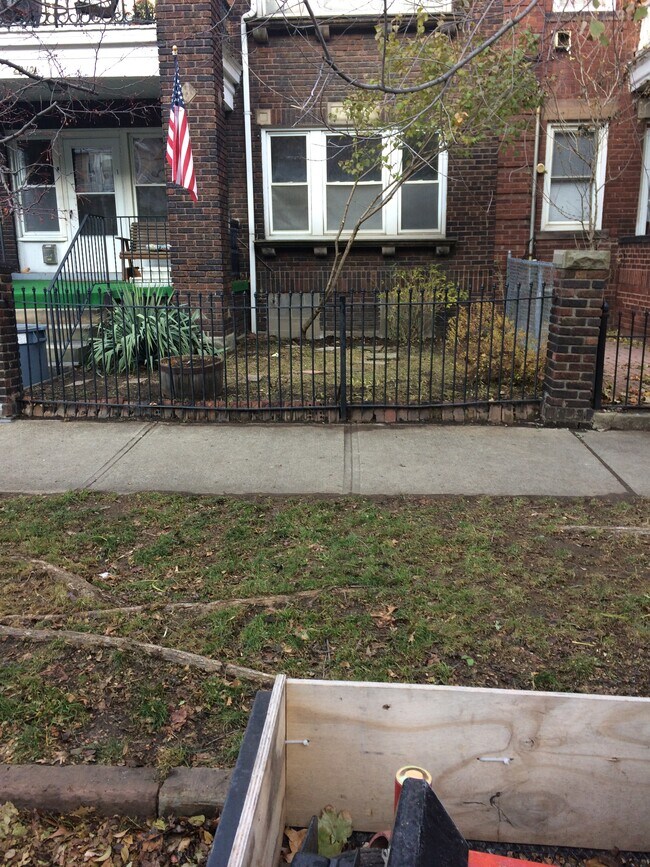 Foto del edificio - 2210 Murray Hill Rd