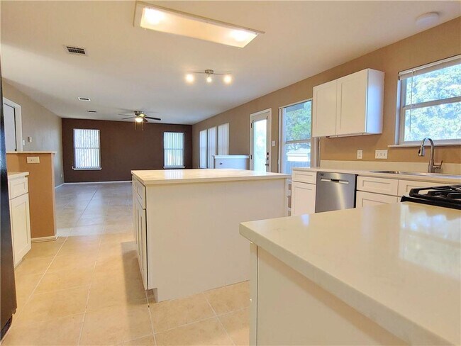 Foto del edificio - 1101 Wood Creek Dr