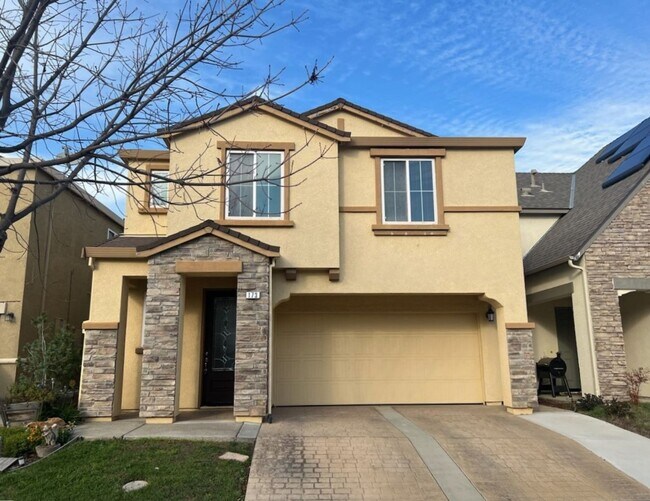 Building Photo - Stunning 4-bdrm./2.5, 2-story home availab...