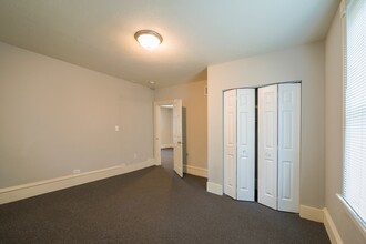 Building Photo - 2418 3rd St NE