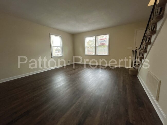 Foto del edificio - 7032 Fairmont Rd