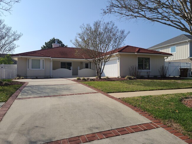 Foto del edificio - 1905 Catamaran Dr