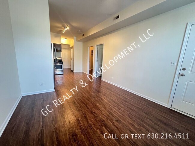 Building Photo - *** CENTRAL AIR / 2 BDRM / 1 BTH / APPL IN...